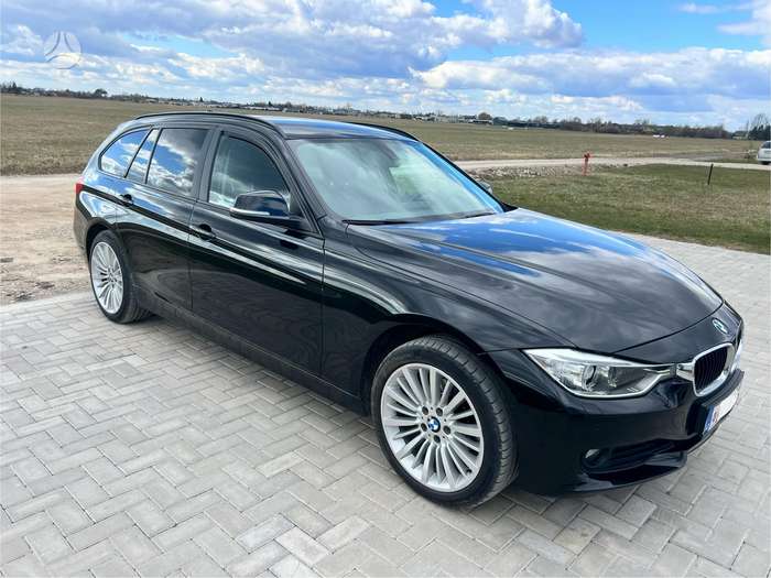 BMW 320, universalas