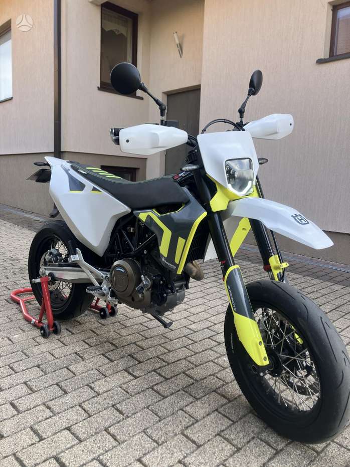Husqvarna Supermoto 693cc, supermoto