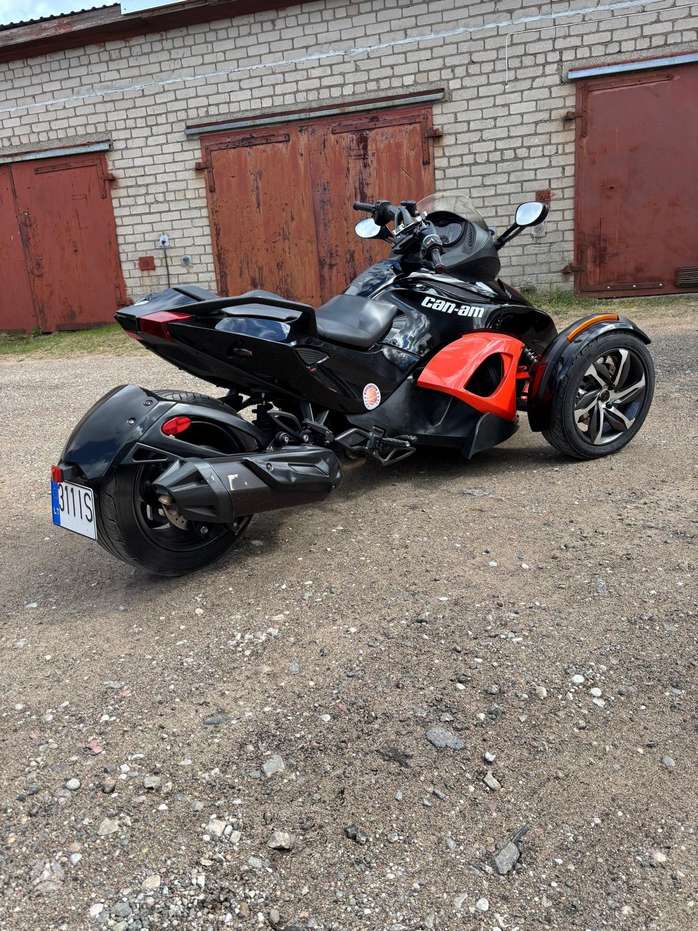 Can-Am Spyder 998cc, трициклы
