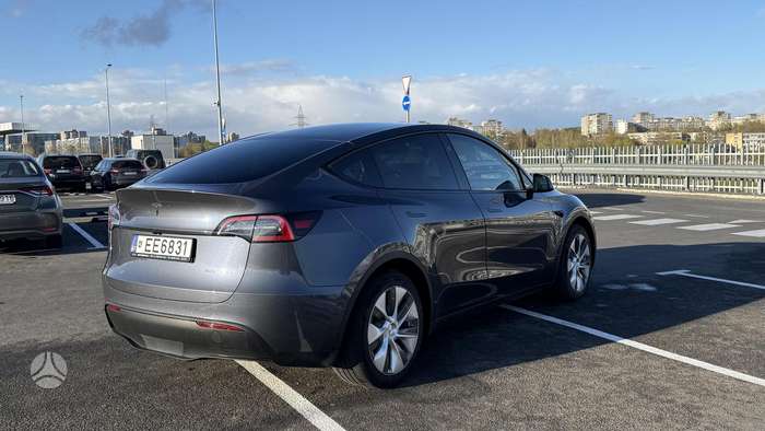 Tesla Model Y, 75 kWh, off-road / crossover