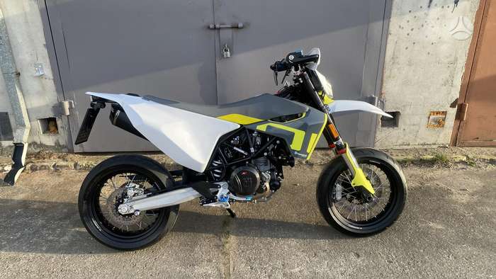 Husqvarna Supermoto 693cc, supermoto