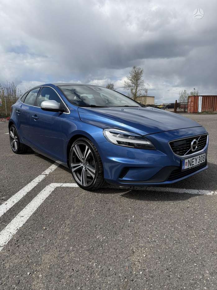 Volvo V40, 2.0 l., hatchback