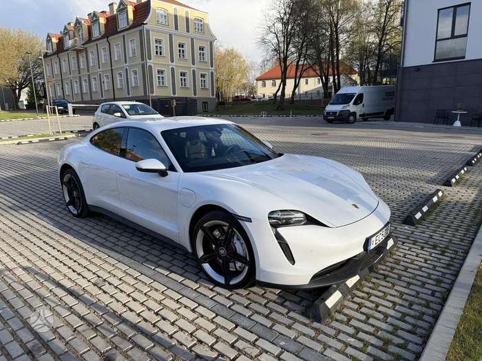 Porsche Taycan, sedanas