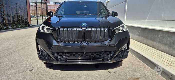 BMW iX1, off-road / crossover