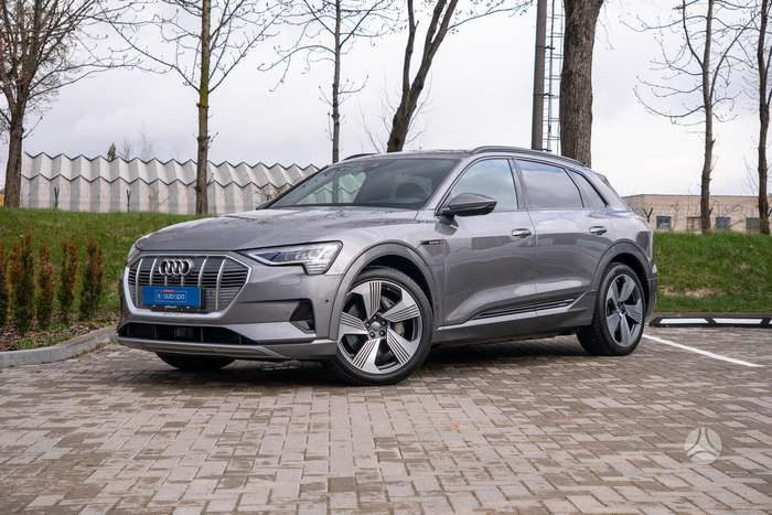 Audi e-tron, 95 kWh, off-road / crossover
