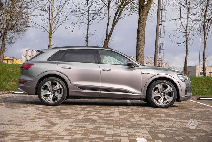 Audi e-tron, 95 kWh, off-road / crossover