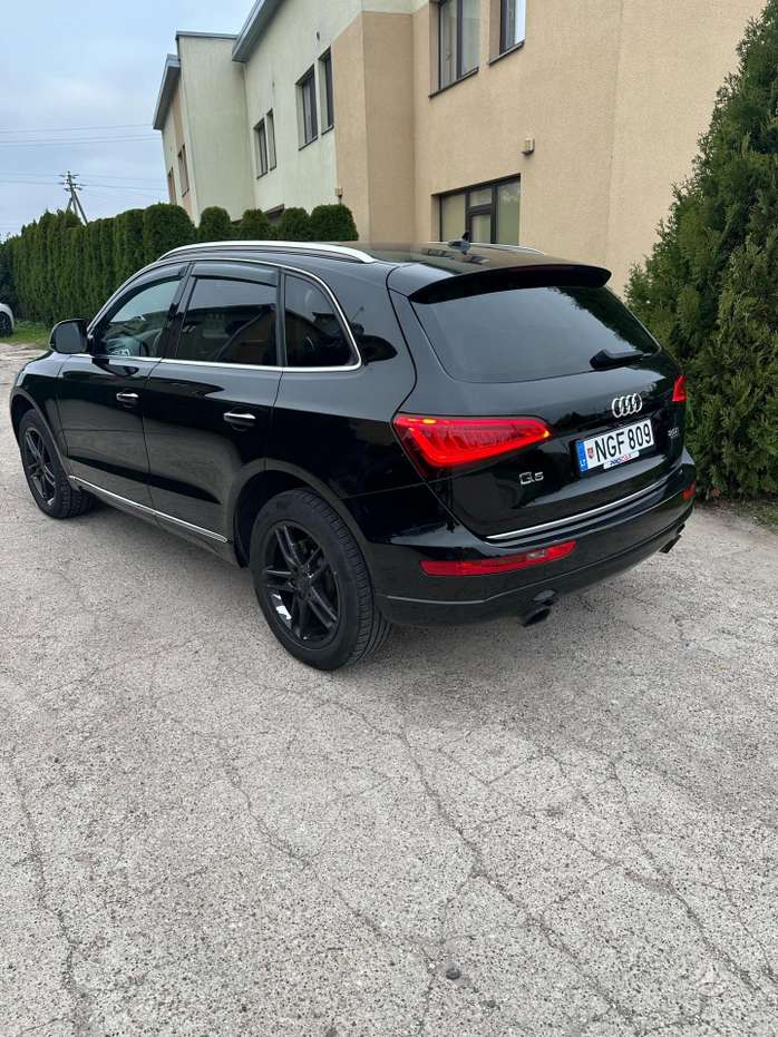 Audi Q5, 2.0 l., off-road / crossover