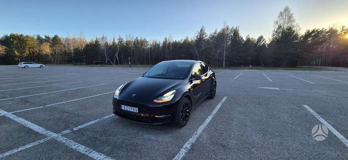 Tesla Model Y, 75 kWh, off-road / crossover