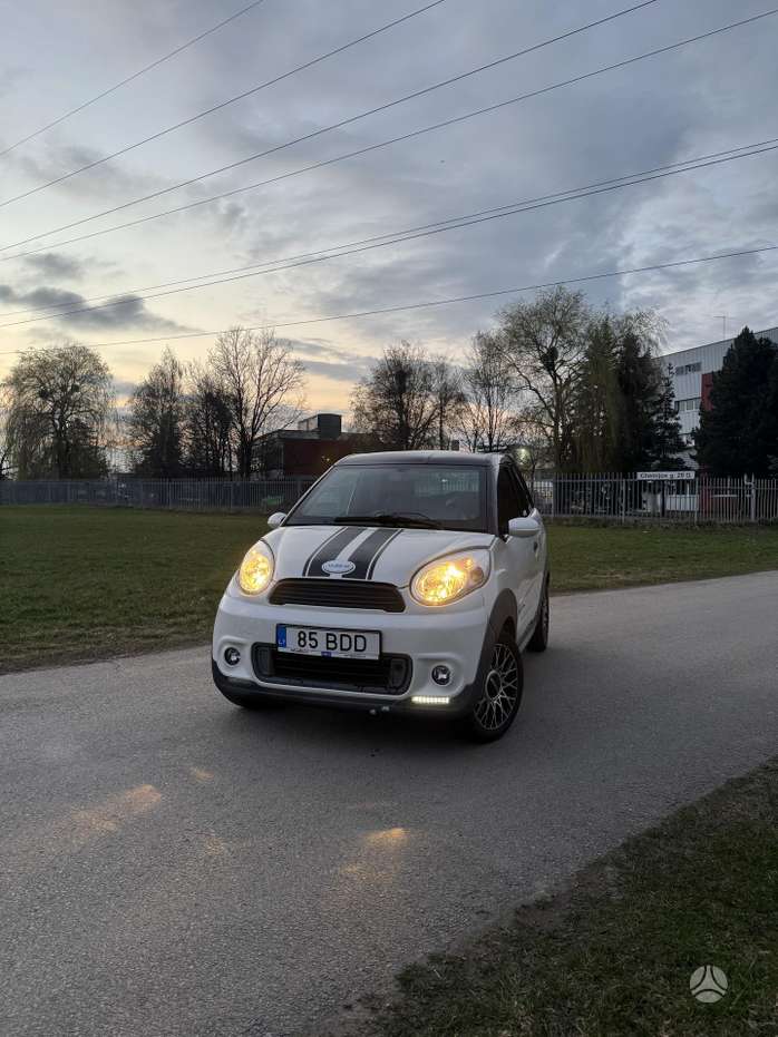 Microcar M8, Хэтчбек
