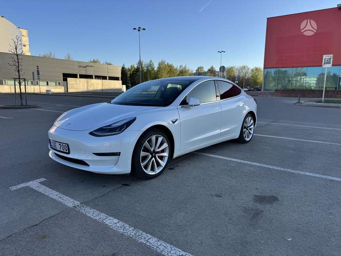 Tesla Model 3, 81 kWh, hatchback