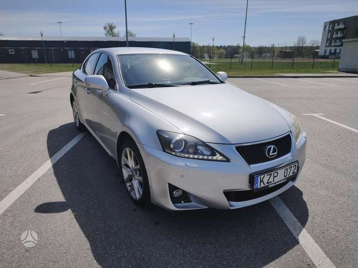 Lexus IS 220, 2.2 l., sedanas