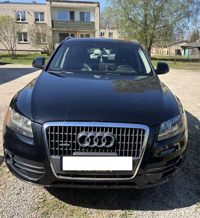 Audi Q5, 2.0 l., off-road / crossover