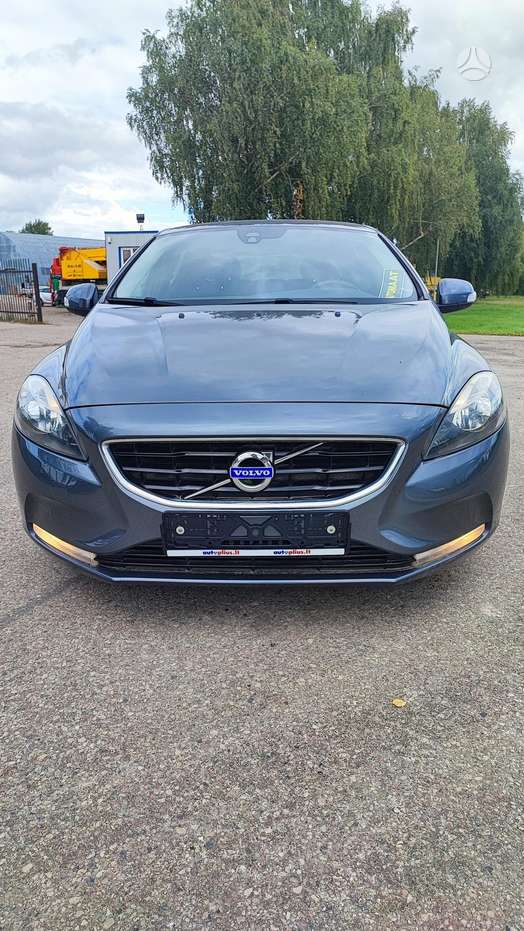 Volvo V40, 1.6 l., hatchback