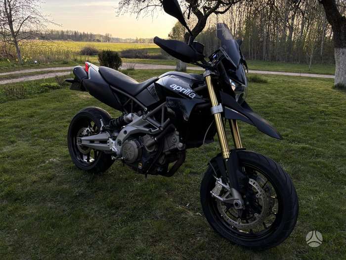 Aprilia Dorsoduro 750cc, supermoto