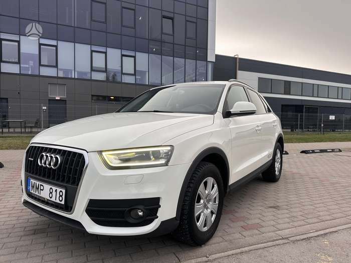 Audi Q3, 2.0 l., off-road / crossover