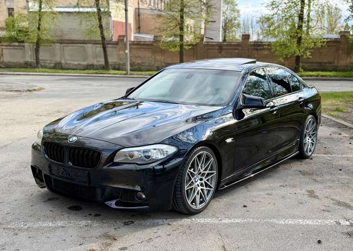 BMW 530, saloon / sedan