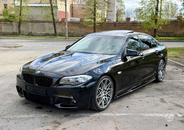 BMW 530, Седан