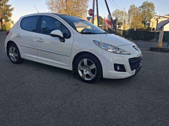 Peugeot 207, 1.6 l., hatchback