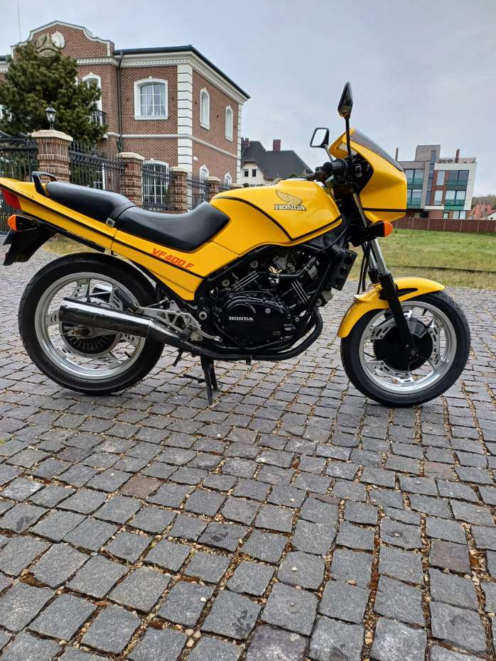 Honda VF 400cc, street / classic