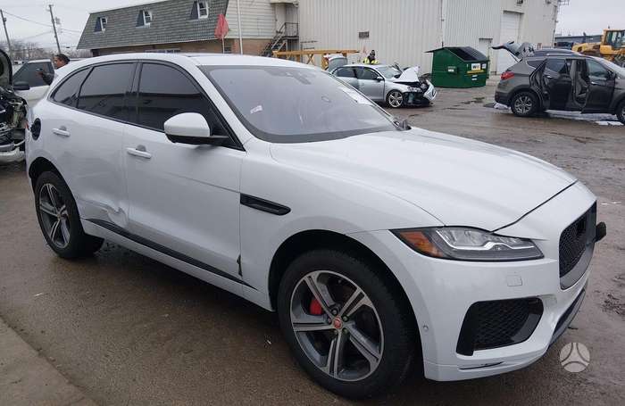 Jaguar E-Pace, 3.0 l., off-road / crossover