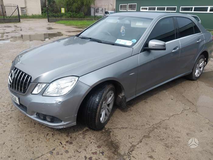 Mercedes-Benz E200, 2.2 l., Седан