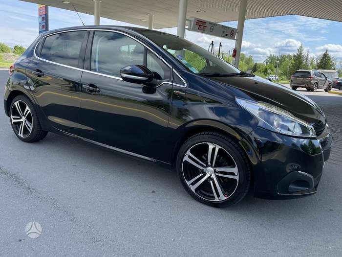 Peugeot 208, 1.2 l., hatchback