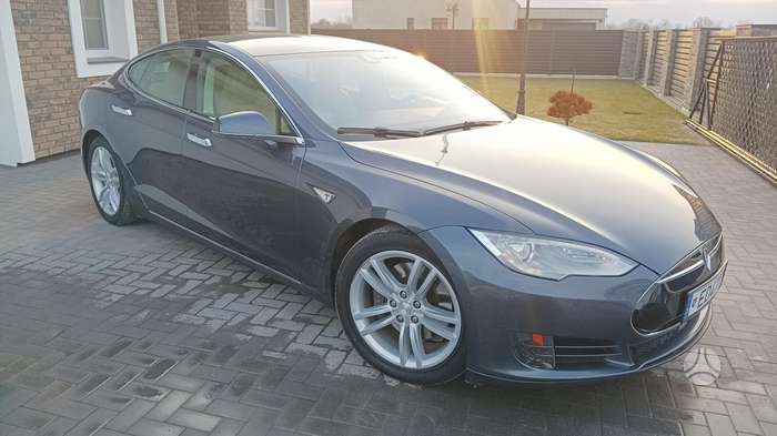 Tesla Model S, 70 кВт·ч, Седан