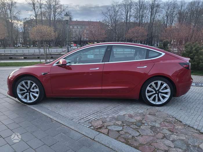 Tesla Model 3, 75 kWh, saloon / sedan