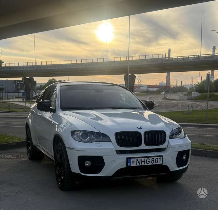 BMW X6, 4.4 l., off-road / crossover