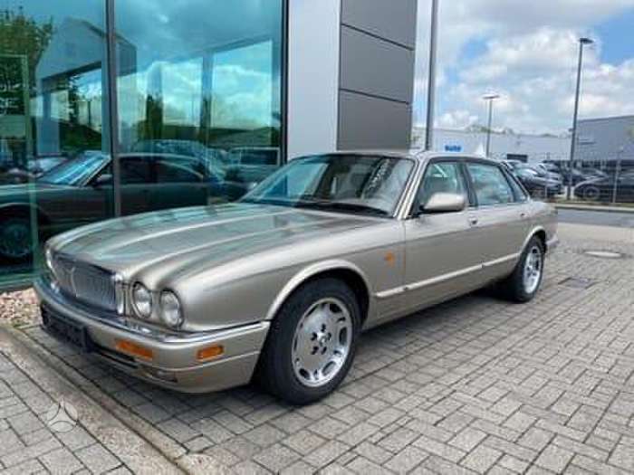 Jaguar XJ, 3.2 l., Седан