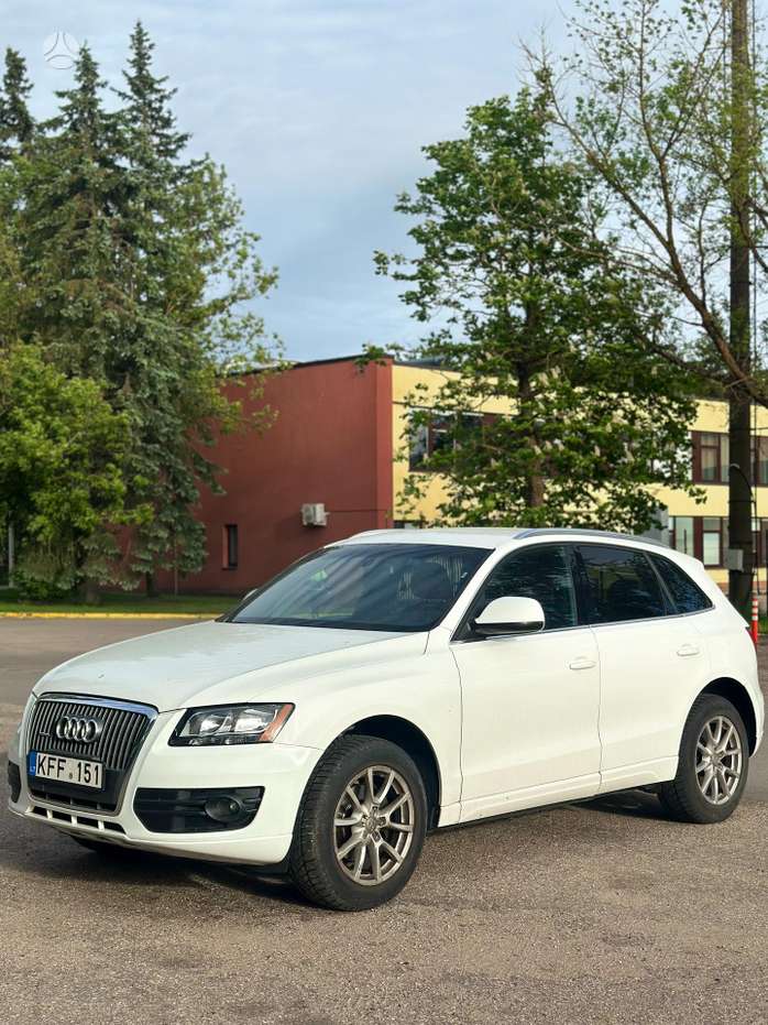 Audi Q5, 2.0 l., off-road / crossover