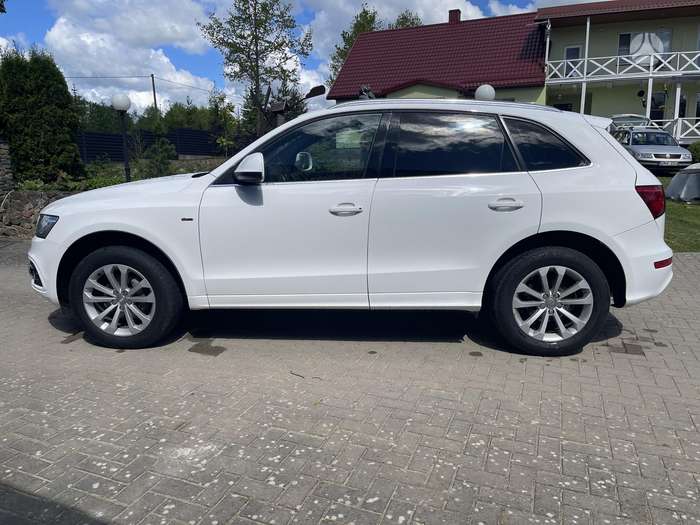 Audi Q5, 2.0 l., off-road / crossover