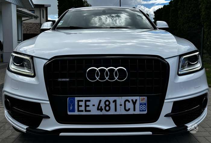 Audi Q5, 2.0 l., off-road / crossover