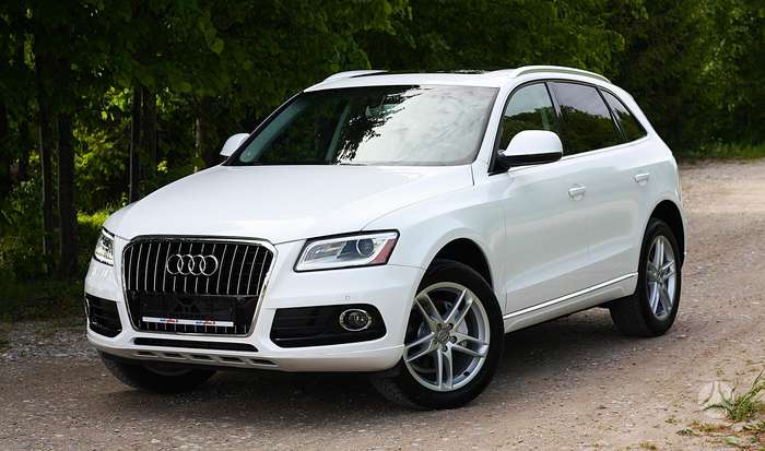 Audi Q5, 2.0 l., off-road / crossover