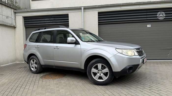 Subaru Forester, 2.0 l., off-road / crossover
