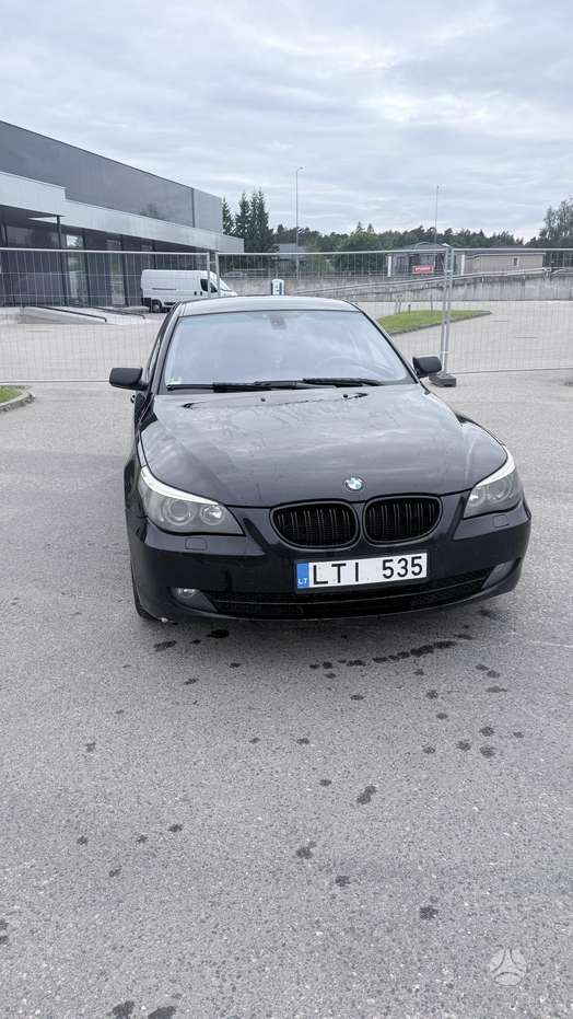 BMW 535, Седан