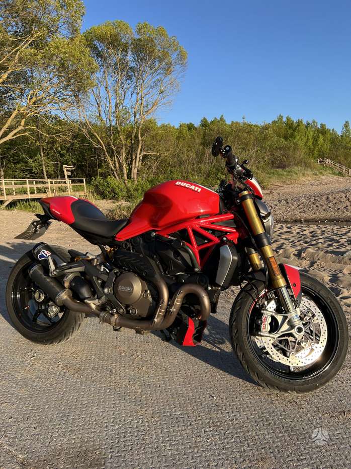 Ducati Monster 1200cc, street / classic