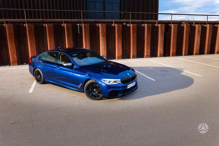 BMW M550, Седан