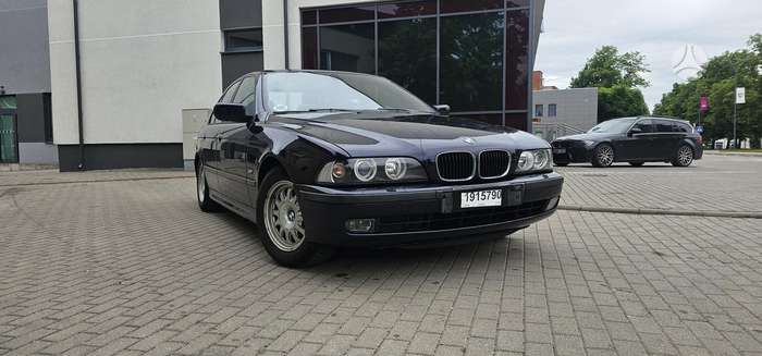 BMW 528, 2.8 l., Седан