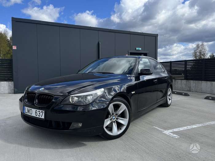BMW 530, 3.0 l., saloon / sedan