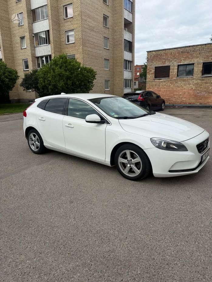 Volvo V40, 1.6 l., hatchback