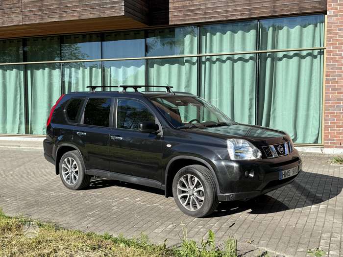 Nissan X-Trail, 2.0 l., off-road / crossover