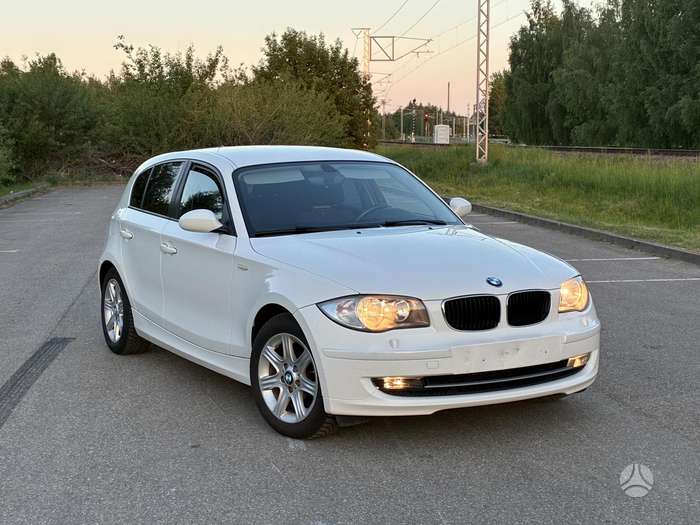 BMW 120, hatchback