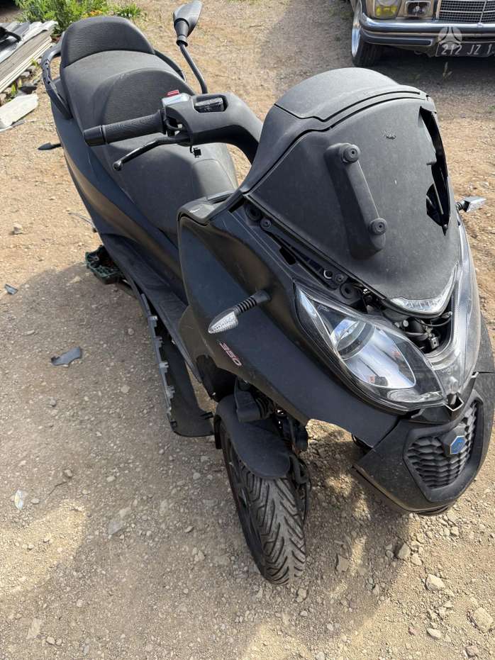 Piaggio MP3 350cc, scooters / mopeds