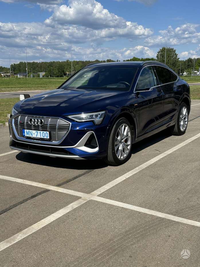 Audi e-tron, off-road / crossover