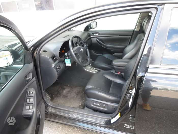 Toyota Avensis, 2.4 l., Универсал