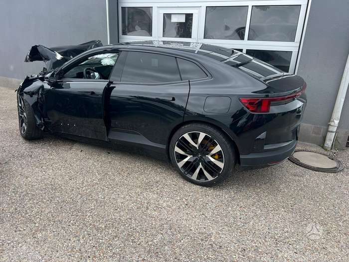 Polestar 4, off-road / crossover