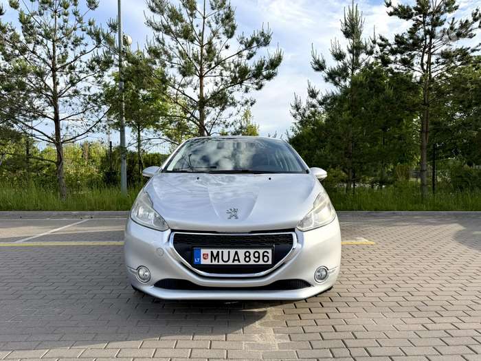 Peugeot 208, 1.2 l., hatchback