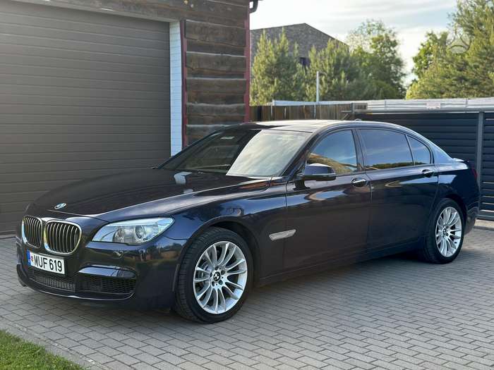 BMW 750, 4.4 l., Седан