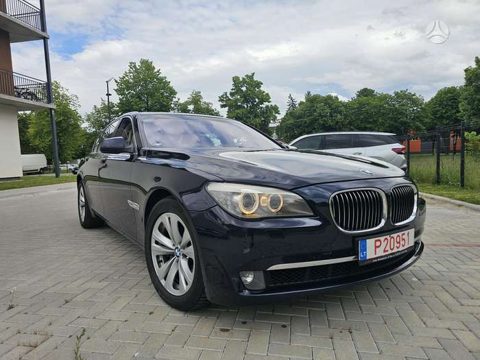 BMW 750, 4.4 l., Седан